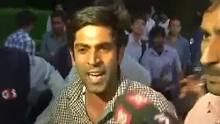 Outsider tries to assault student leader Kanhaiya Kumar on JNU campus