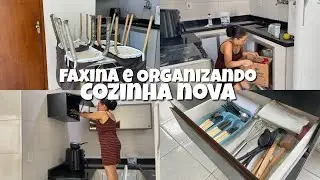 FAXINA PESADA NA COZINHA | DECORAÇÃO NOVA  limpando e organizando OS ARMÁRIOS destralhe 