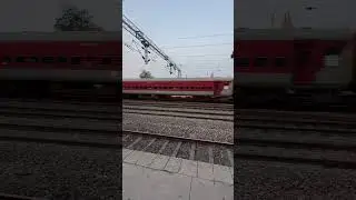 12478 Katra Jamnagar sf express skipping Rajpura jn #india #viralvideo #viralvideo #video #railways