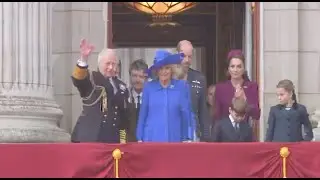 Royal Family watch Red Arrows roar over Buckingham Palace for VE Day flypast | VE Day