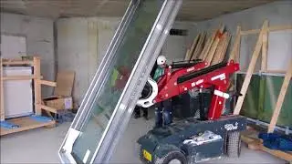 Manipulator do szyb Glassworker GW 625 przy montażu fasady budynku wysokościowego