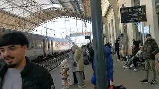 Croisement entre deux trains intercités en gare de Montauban-Ville-Bourbon