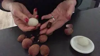 КАК: очистить и съесть личи