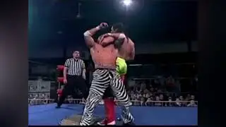 Juvi Driver to Julio Dinero onto a Chair