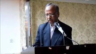 Senior journalist K.N. Wasif presenting an article on Prof. Shahryar