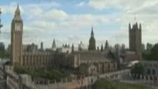AP reporter amongst first to see queen lying in state
