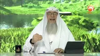 is it permissible in Islam to kiss parents feet Sheikh Assim Al Hakeem  #fatwa #hudatv