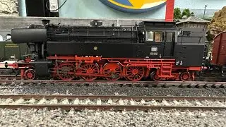 BR65 012 DB mit Guterzug