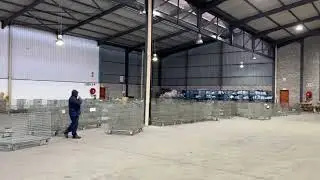 Warehouse to let in Montague Gardens &plusmn;2 282m&sup2;