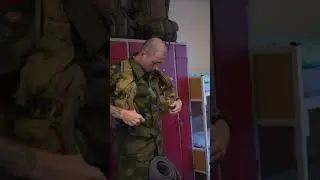 Why do men and women in the Norwegian Army not hesitate to live and sleep in common barracks?