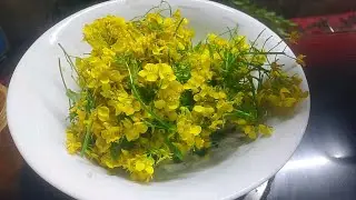 সরিষা ফুলের বড়া। গরম গরম খেতে সে-ই মজা। 