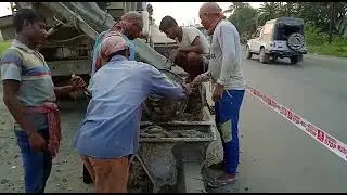 Concrete kerb laying machine .