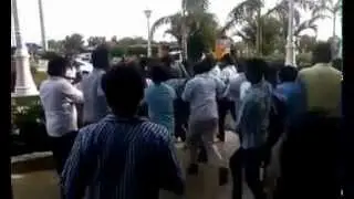 actor sivakarthikeyan attacked by public at madurai airport by fans