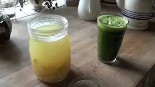 Green juice with Chicory leaves
