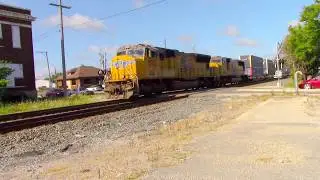 Twin UP SD70Ms Lead Q132 Through Muncie, Indiana