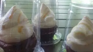 Arriving at Be Well Bakery and Cafe -  Huntington Valley  PA - short video
