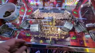 Игра Key To Success: автомат для толкания монет (2 пенса) в парке развлечений Sunspot Amusements
