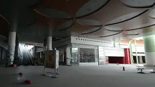 Il gigante di vetro - centro commerciale abbandonato - i negozi 