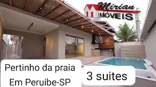 Casa a venda 3 suítes Pertinho da praia em Peruibe com piscina