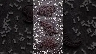 Dinosaur Black Cocoa Cookies. Recipe by @KingArthurBakingCompany  #dinosaur #cookies #halloween