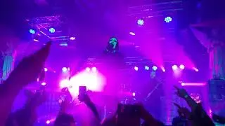 oh, the price i'd pay for Chris Motionless to scream in my face