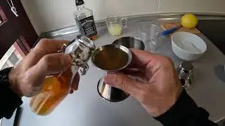 Jack Daniels Gold Rush ( Whiskey , Honey and Lemon Cocktail )