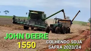 COLHEITADEIRA 1550 JOHN DEERE COLHENDO SOJA BEM SECA DE PLANTIO CONVENCIONAL.