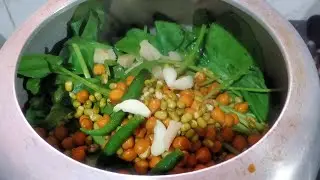 &ldquo;Ek Baar Bana Liya To Baar Baar Banega | Desi Chana Palak Sabzi 😋