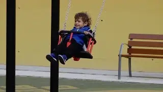 Las Palmeras estrena nuevo parque infantil