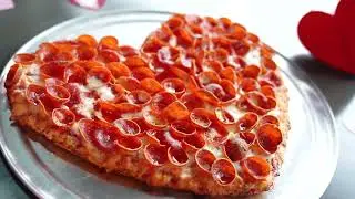 Mountain Mike's Heart-Shaped Pizza - Love at First Slice (:15-sec)