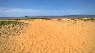 Plage R&eacute;mire-Montjoly, sable jaune, Guyane fran&ccedil;aise