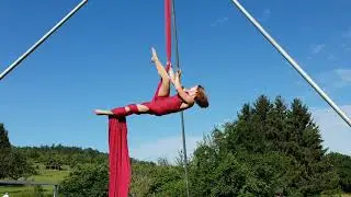 Julia Wahl: Aerial Silk Show