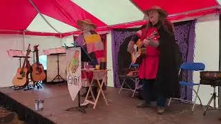 &Eacute;in&iacute;n&iacute; at the 2025 Medieval Fair - The Old Dun Cow