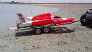My traxxas Summit Pulling boat elam
