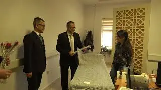 14 Mart Tıp Bayramı kapsamında, Do&ccedil;. Dr. Mehmet Reşat Ceylan'dan Doktorlara karanfil takdimi.