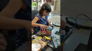6-Year-Old Emma works as a Cashier at Carrefour! Caisse d&eacute;di&eacute;e aux enfants Carrefour!