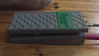 Ibanez Wf10 Wah Fuzz V1 Vintage 1990 - quick demo fuzz off and fuzz on - same as Wh10 V1 with a fuzz