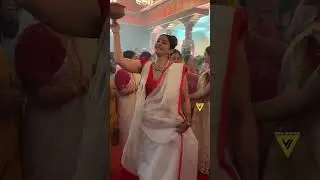 Tanishaa Mukerji performing the Dhunuchi Naach.