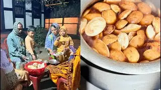 নিজেদের ক্ষেত এর ধানের চাল আর বাড়িতে পালা গাভীর দুধ দিয়ে ৫ কেজি চালের ভিজা পিঠা বানানো হলো।#pitha 