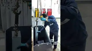 Mantenimiento de caja metálica de una batería batería de 48 voltios 600 AH.
