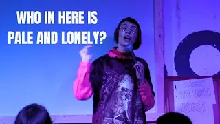 8 Mins of a Weird Offbeat Comedian Roasting the Audience