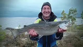 Landfiske efter lax i V&auml;ttern.