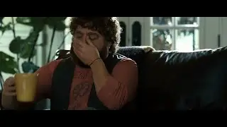 Todo Un Parto | Escena Se Toman las Cenizas del Padre de Ethan en el Caf&eacute; | Escenas de Pel&iacute;culas HD