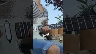 Shredding a Legato guitar solo on Latin rock Santana's song