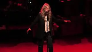 Patti Smith - Beds Are Burning (Midnight Oil) The Met Philadelphia,Pa 4.29.19