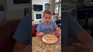 Reviewing Barry&rsquo;s Bagels! Check out their salt bagel, 10/10