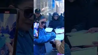 LISA LISA SIGNS AUTOGRAPHS FOR FANS #lisalisa #cultjam #trending #dolla_onlyus #siriusxm