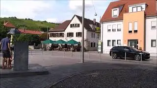 Германия: в центре немецкой деревни  Рандерсакер на Майне (Randersacker)