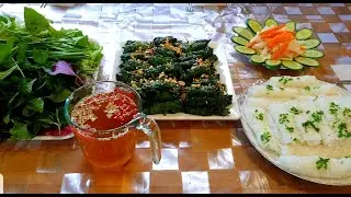 Delicious Beef wrapped in Piper sarmentosum leaves. B&ograve; cuốn l&aacute; lốt. Dinner with friends