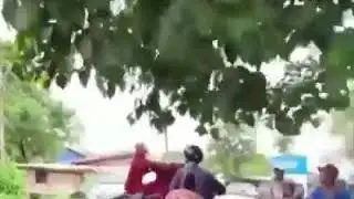 M&agrave;n giao đấu giữa 2 sư thầy Th&iacute;ch th&igrave; Nh&iacute;c v&agrave; Th&iacute;ch th&igrave; Đ&aacute;nh!
